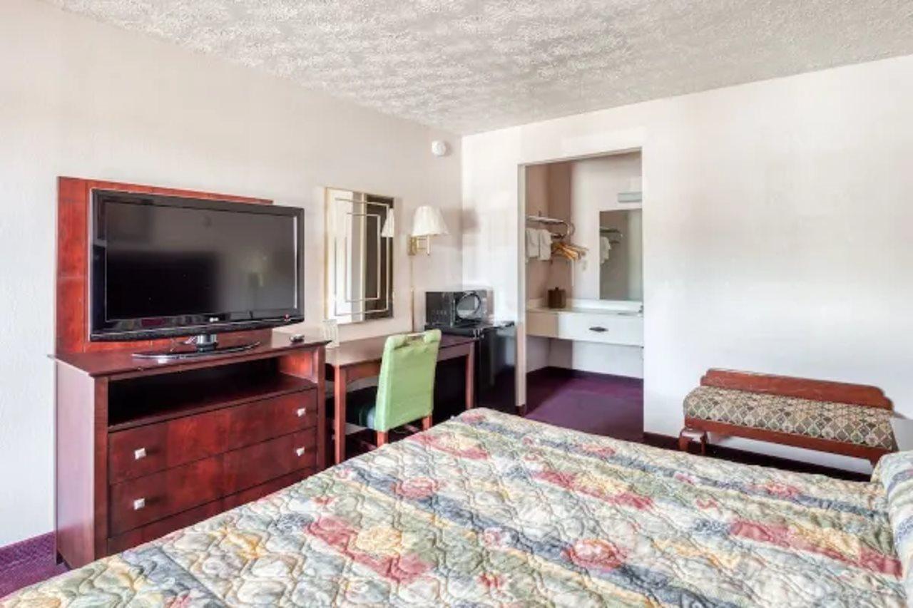 Oyo Hotel Decatur I-20 East & Wesley Club Dr Buitenkant foto